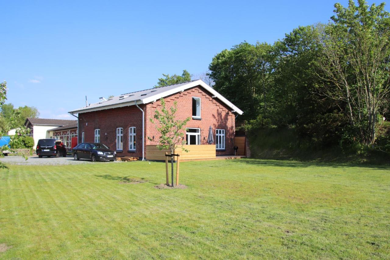 Altes Bahnhofsvorsteherhaus Wohnung Unten Husum  Exterior photo