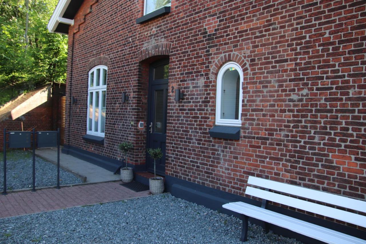 Altes Bahnhofsvorsteherhaus Wohnung Unten Husum  Exterior photo
