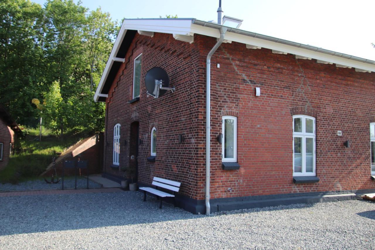 Altes Bahnhofsvorsteherhaus Wohnung Unten Husum  Exterior photo